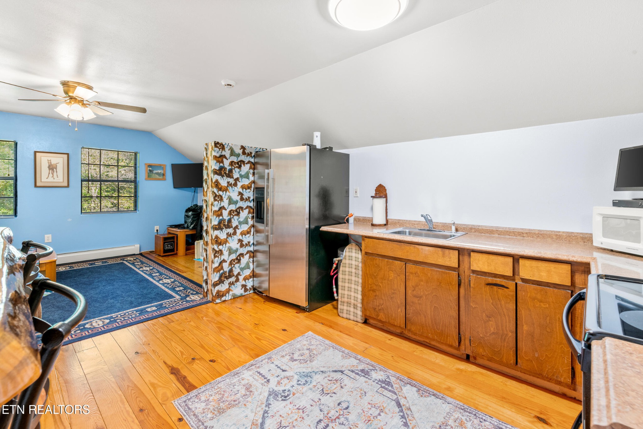 228 Pattie Gap Road Philadelphia, TN 37846 - Photo 40 of 57 a bed room with a bed and gym equipment