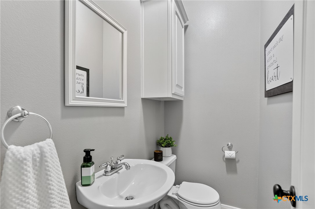 1899 Sunflower Trail Luling, TX 78648 - Photo 22 of 48 Half Bath for guests.