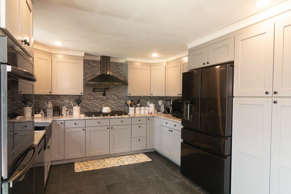 204 Walnut Street Rochester, NH 03867 - Photo 7 of 24