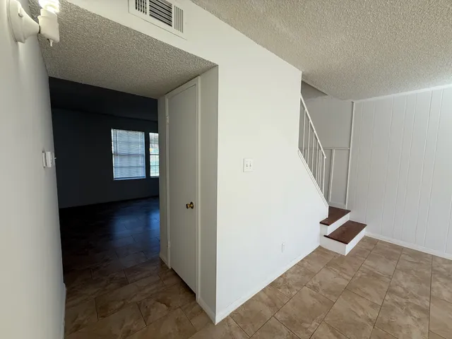 $175,000 | 10372 Hammerly Boulevard, Unit 25, Houston, TX 77043