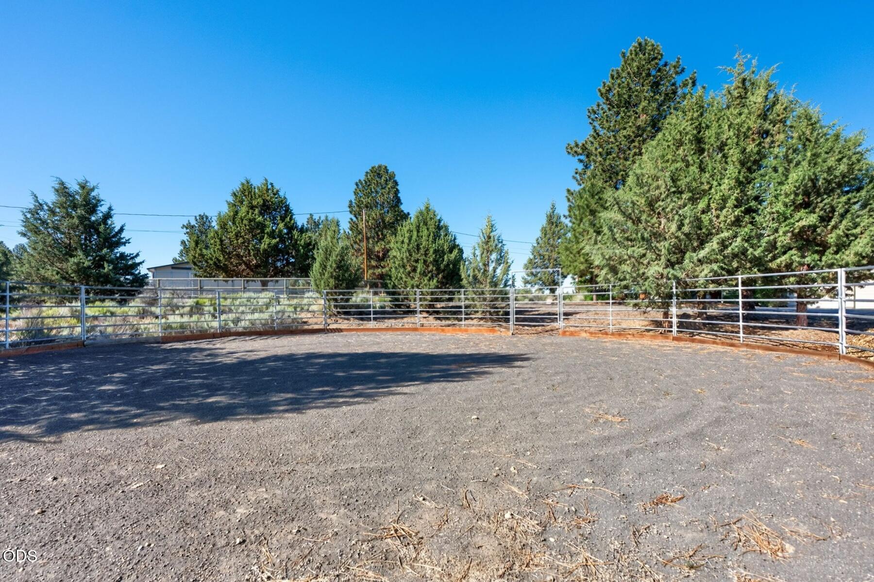 60376 Arnold Market Road Bend, OR 97702 - Photo 41 of 47