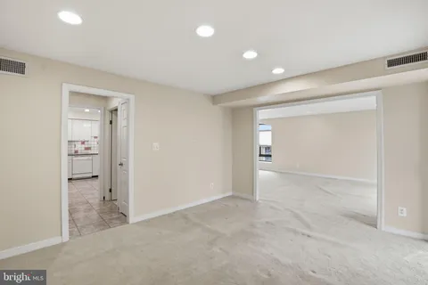 $865,000 | 11400 Strand Drive, Unit R402, Rockville, MD 20852