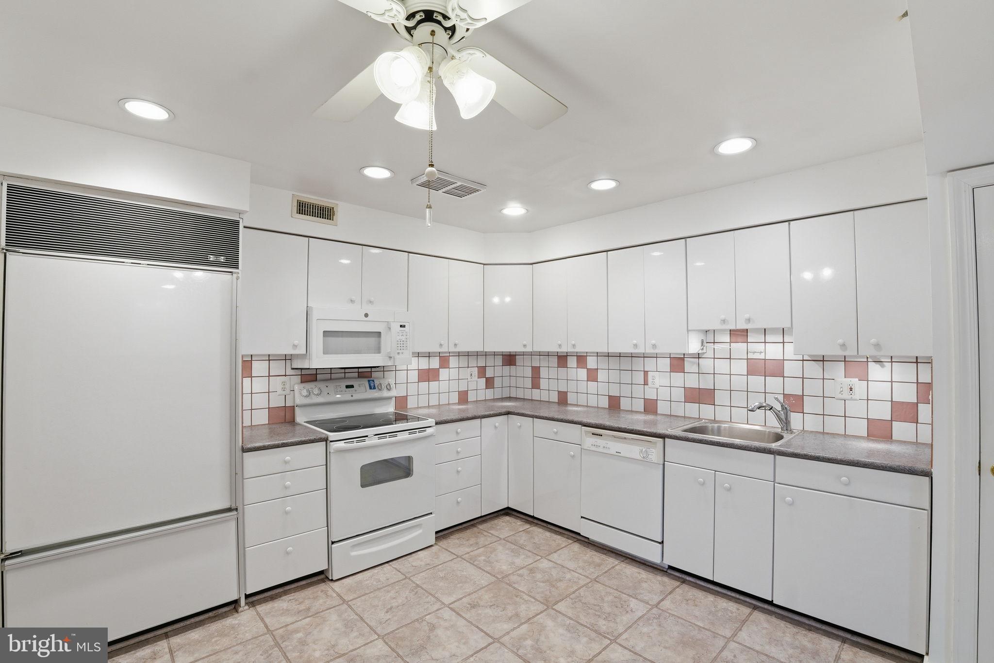 11400 Strand Drive, Unit R402 Rockville, MD 20852 - Photo 14 of 38 Spacious kitchen with lots of cabinet space