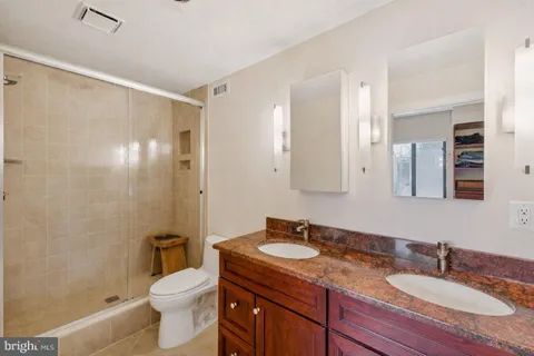 $865,000 | 11400 Strand Drive, Unit R402, Rockville, MD 20852