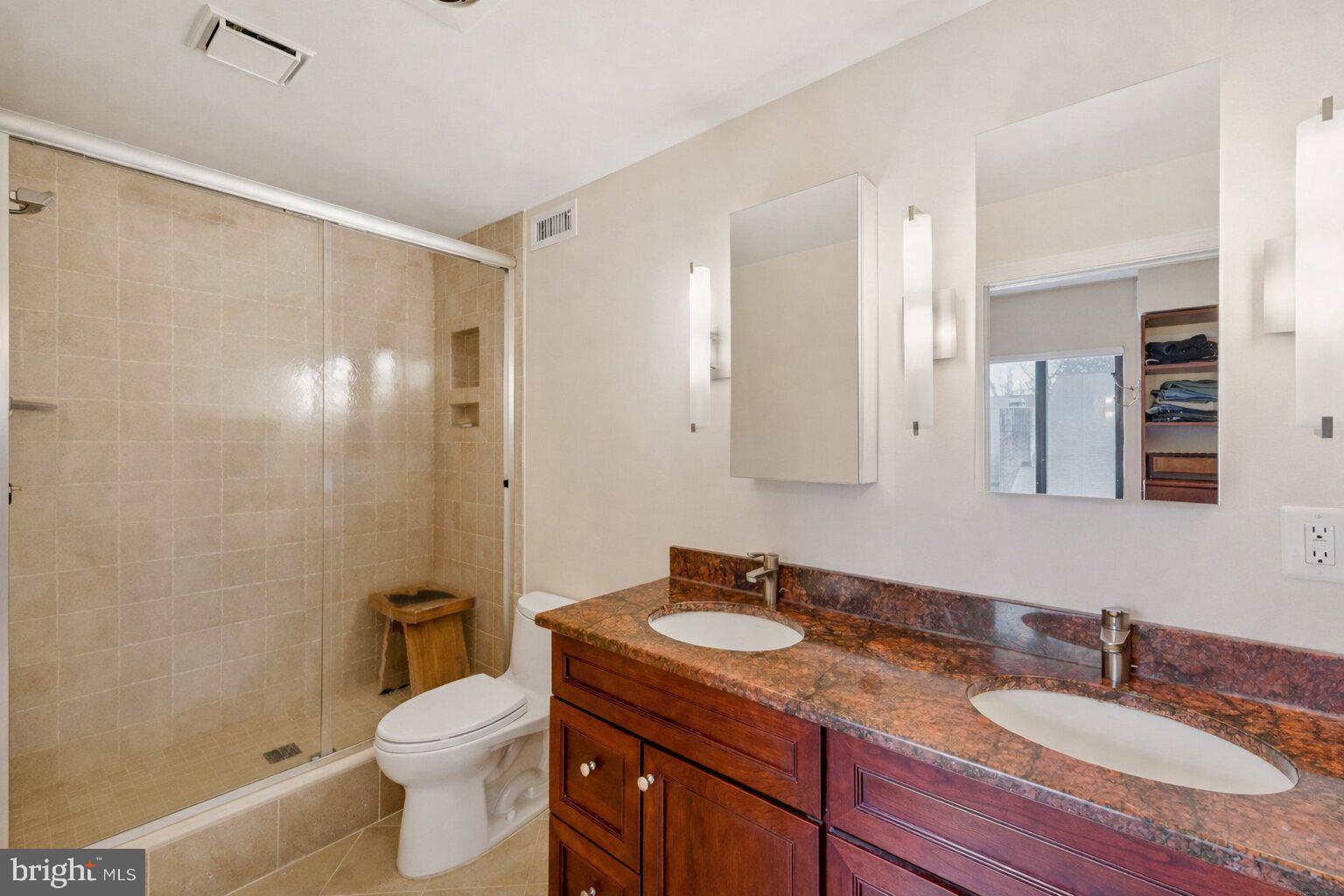 11400 Strand Drive, Unit R402 Rockville, MD 20852 - Photo 23 of 38 Primary Bathroom