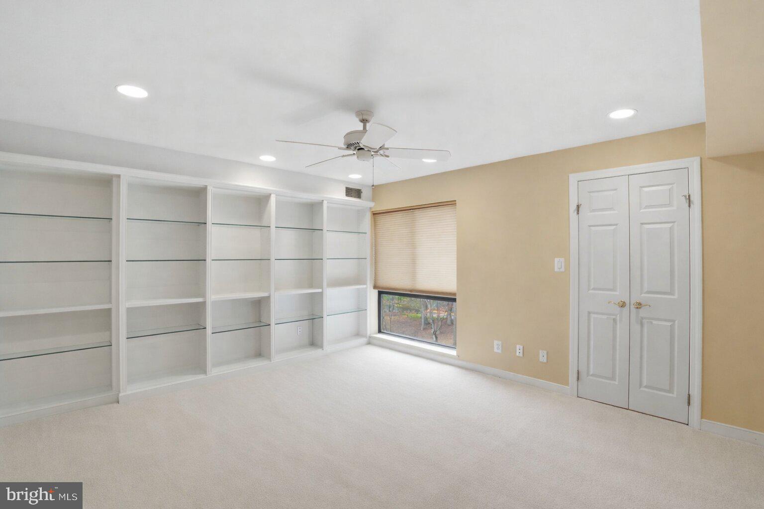 11400 Strand Drive, Unit R402 Rockville, MD 20852 - Photo 30 of 38 Den/Bedroom 3