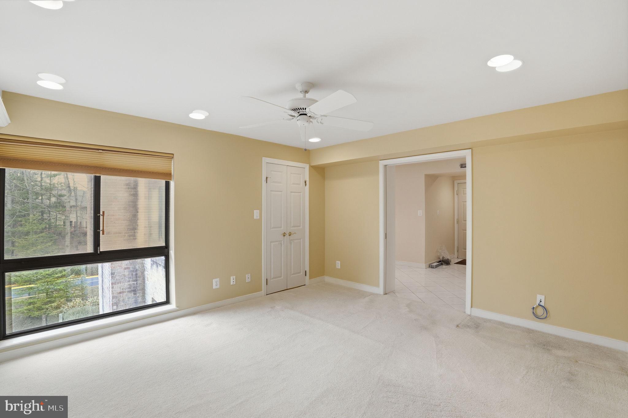 11400 Strand Drive, Unit R402 Rockville, MD 20852 - Photo 31 of 38 Den/Bedroom 3 facing entry foyer