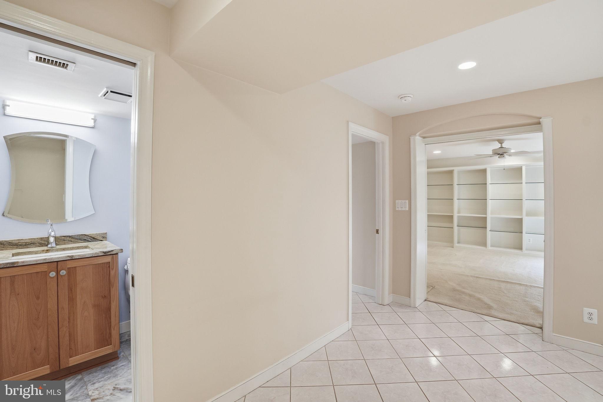 11400 Strand Drive, Unit R402 Rockville, MD 20852 - Photo 4 of 38 Powder room off entry foyer