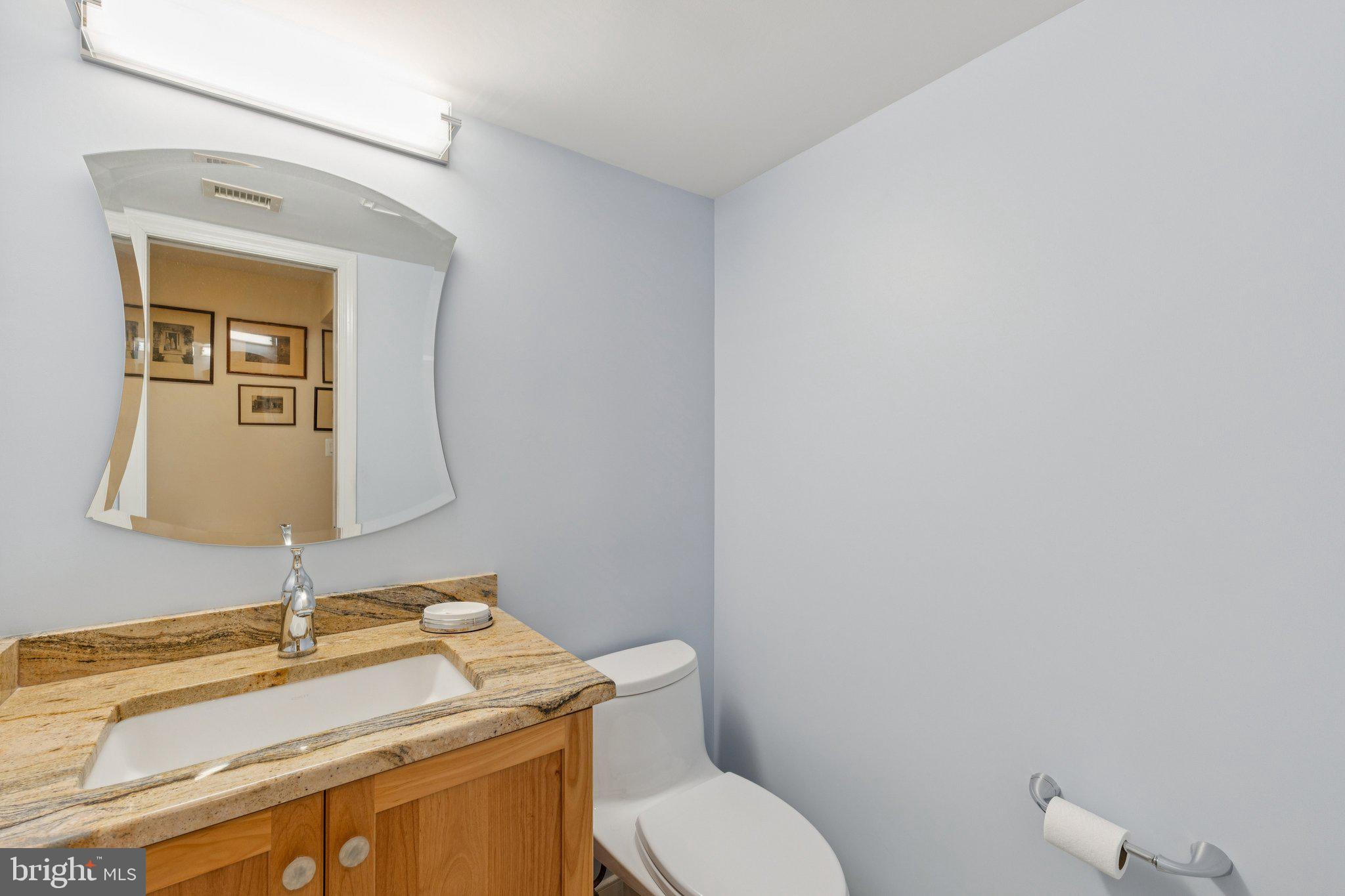 11400 Strand Drive, Unit R402 Rockville, MD 20852 - Photo 5 of 38 Power room