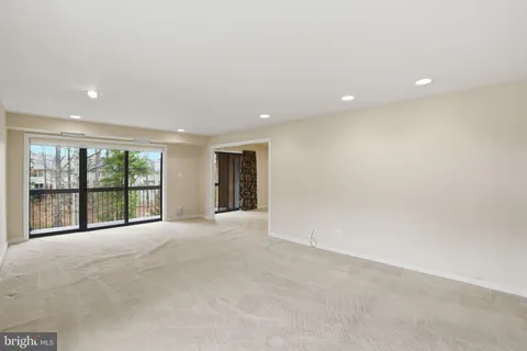 $865,000 | 11400 Strand Drive, Unit R402, Rockville, MD 20852