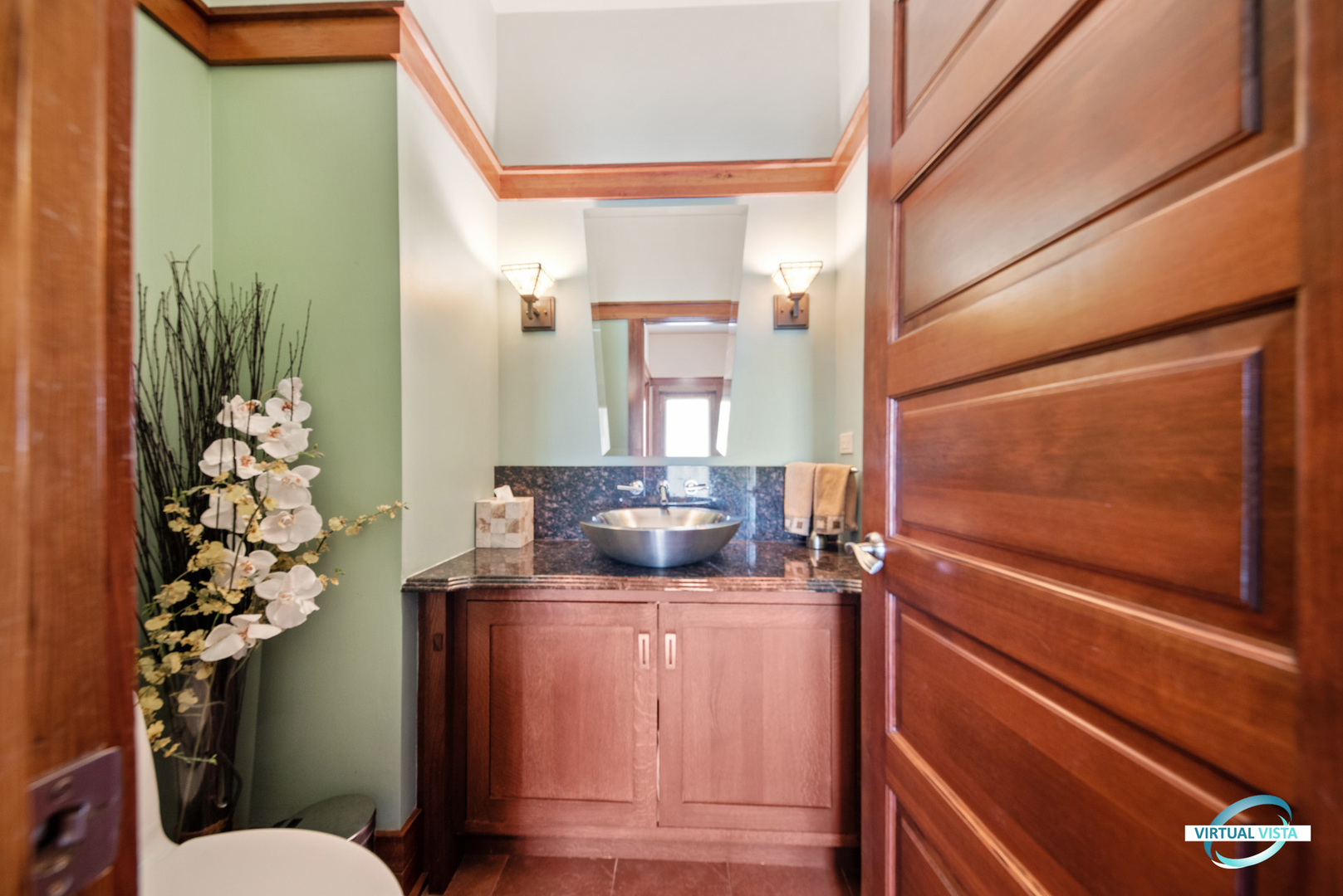 37 Longcommon Road Riverside, IL 60546 - Photo 21 of 34 a bathroom with a sink a toilet and shower