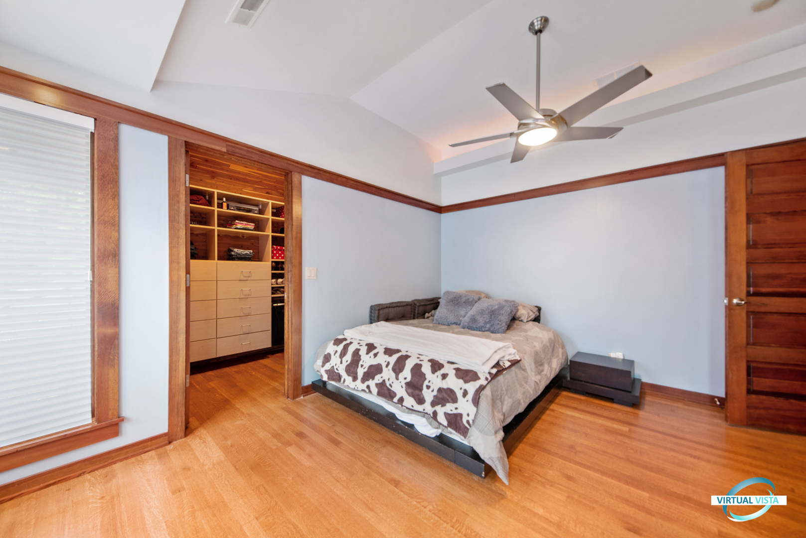 37 Longcommon Road Riverside, IL 60546 - Photo 26 of 34 a bedroom with a bed and a window