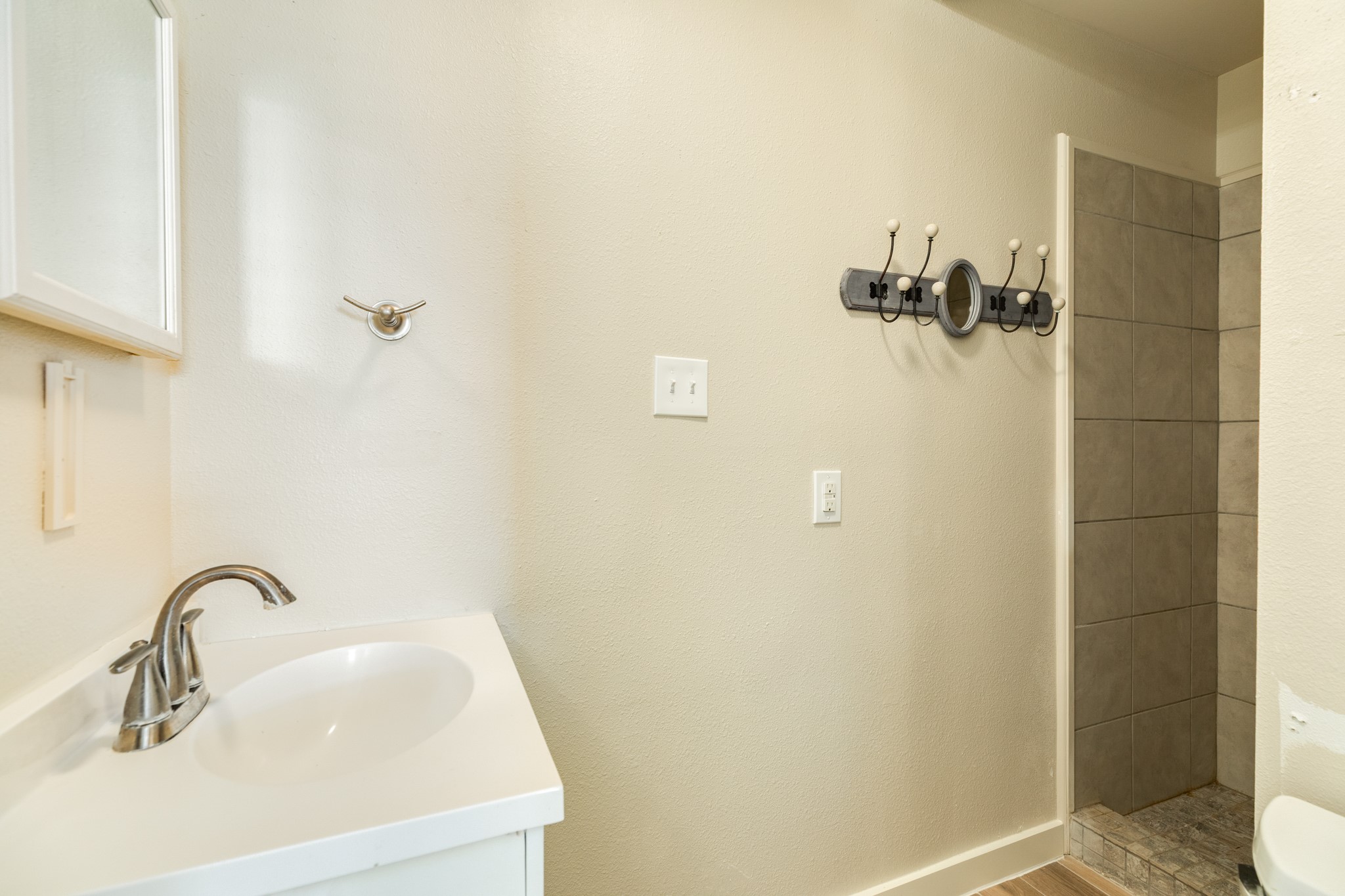 805 Seashell Drive Surfside Beach, TX 77541 - Photo 11 of 25 Primary bath with shower