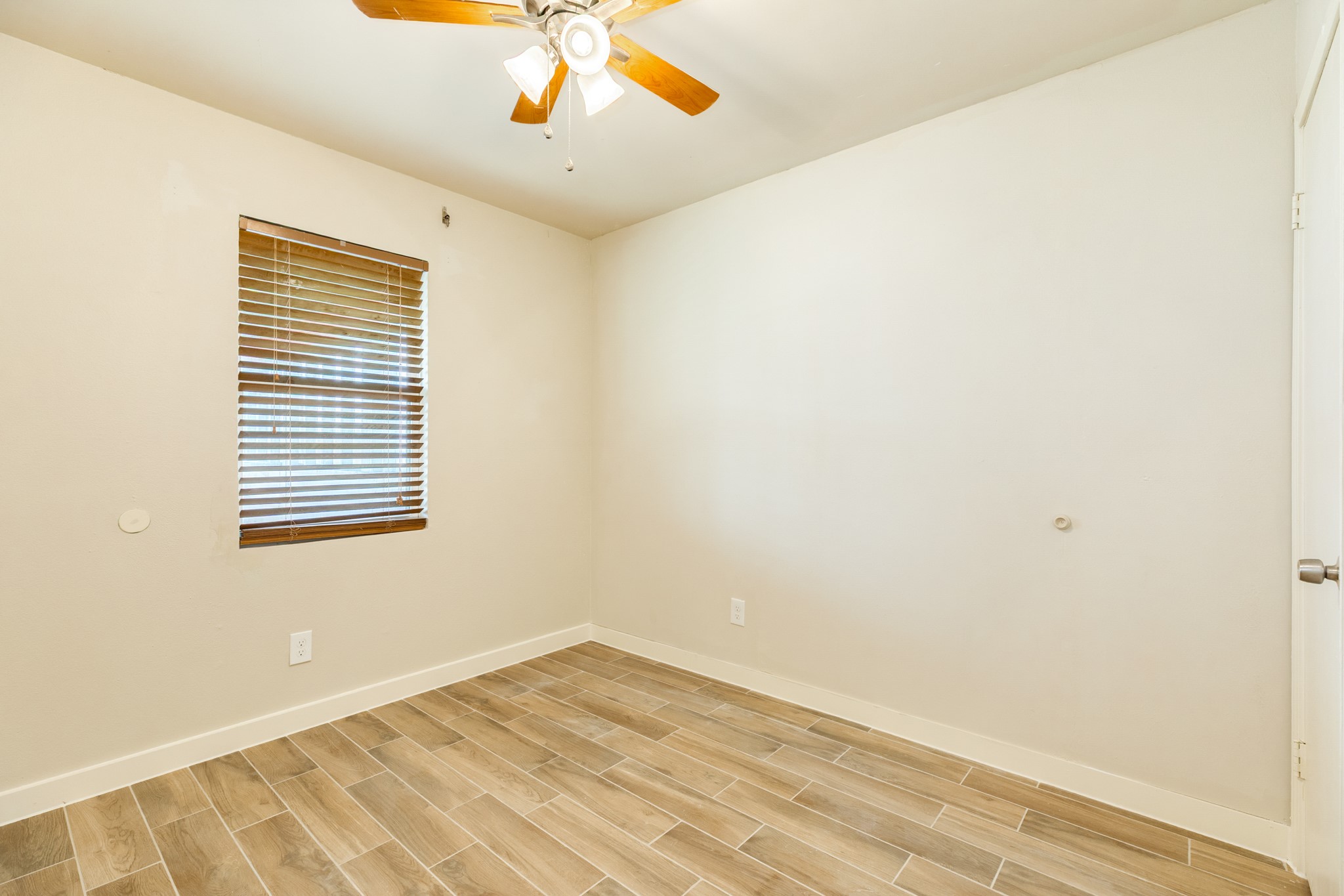 805 Seashell Drive Surfside Beach, TX 77541 - Photo 12 of 25 Guest bedroom on the first floor