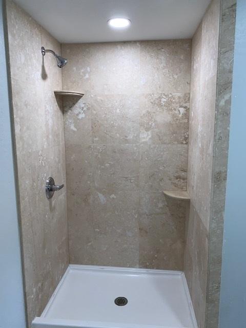 112 Underwood Road Oak Ridge, TN 37830 - Photo 14 of 40 MASTER BA Walk in
