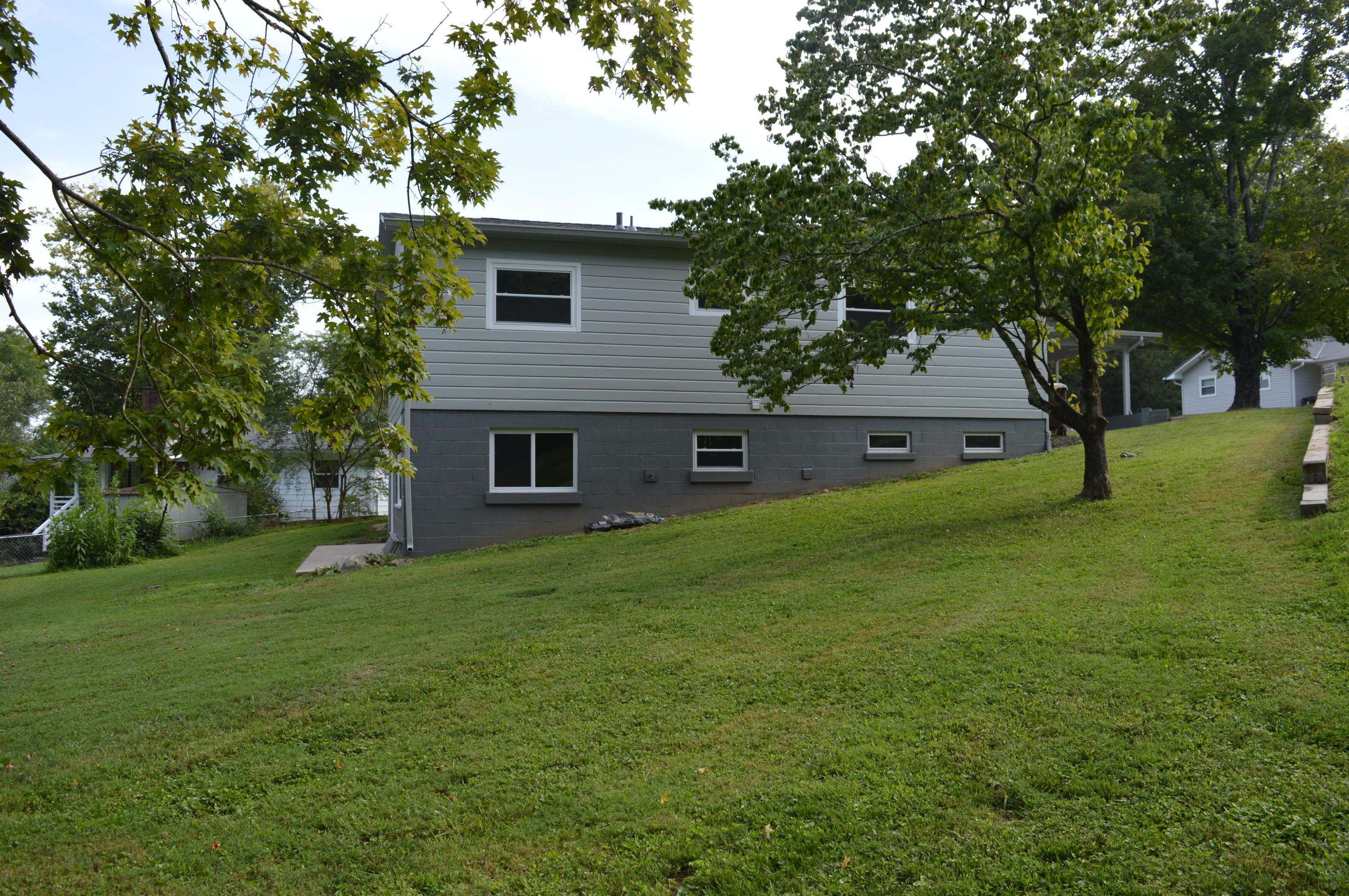 112 Underwood Road Oak Ridge, TN 37830 - Photo 33 of 40 LARGE BACKYARD