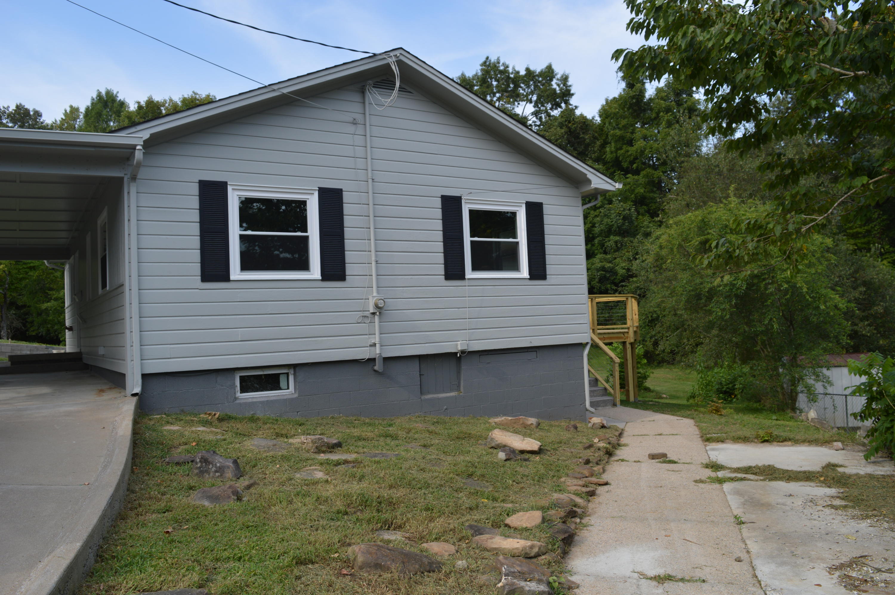 112 Underwood Road Oak Ridge, TN 37830 - Photo 36 of 40 SIDE VIEW