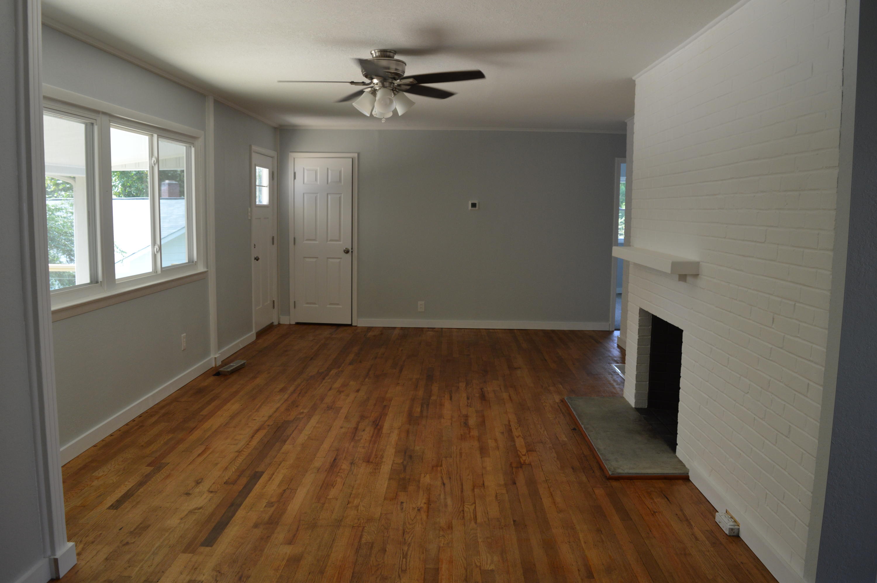 112 Underwood Road Oak Ridge, TN 37830 - Photo 7 of 40 LARGE LIVING ROOM