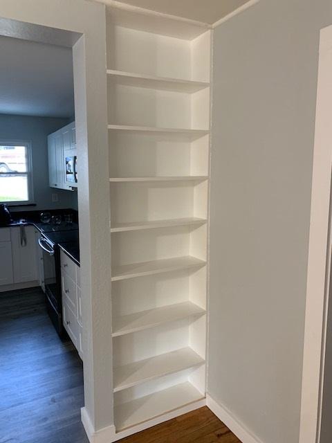 112 Underwood Road Oak Ridge, TN 37830 - Photo 8 of 40 BUILT IN'S BOOKSHELVESIN THE LR