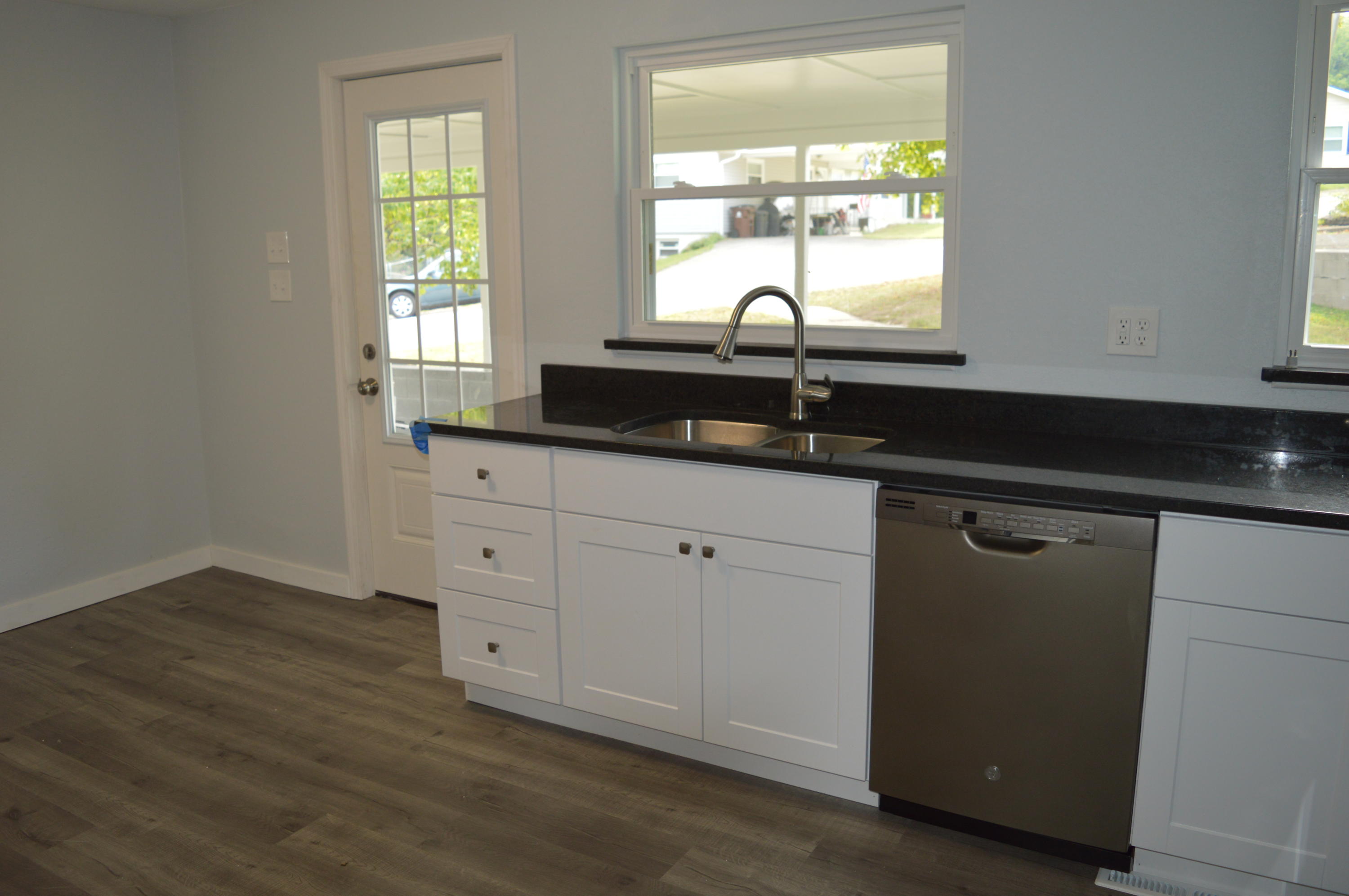 112 Underwood Road Oak Ridge, TN 37830 - Photo 9 of 40 KITCHEN
