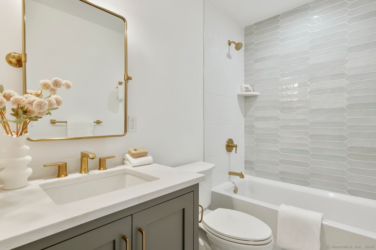 345 Reef Road, Unit B6 Fairfield, CT 06824 - Photo 16 of 40