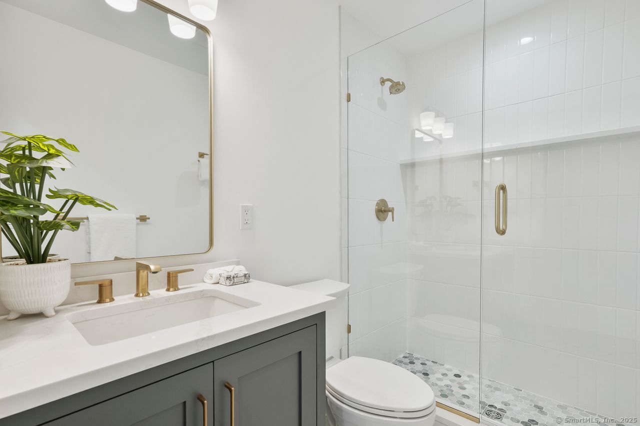 345 Reef Road, Unit B6 Fairfield, CT 06824 - Photo 17 of 40