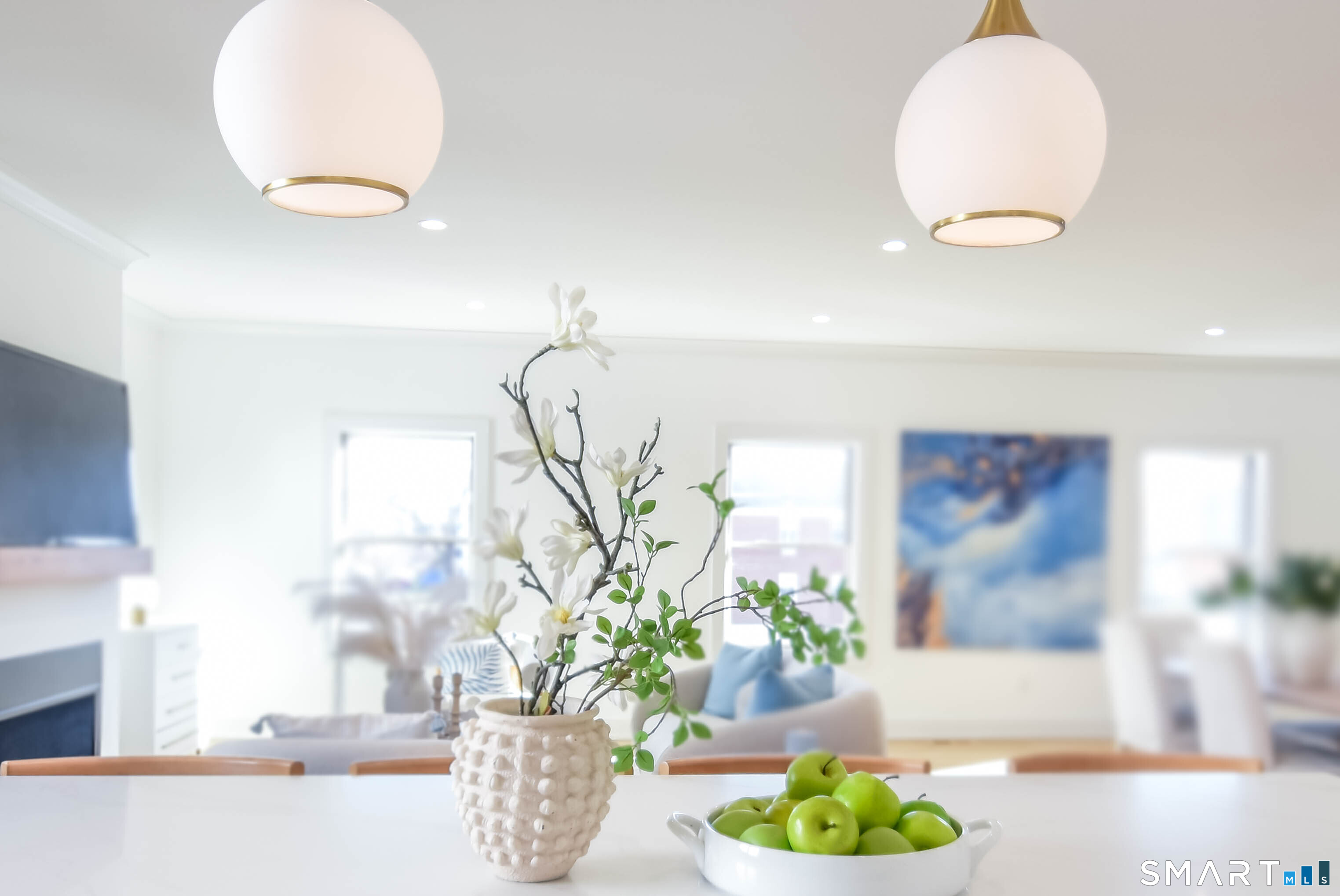 345 Reef Road, Unit B6 Fairfield, CT 06824 - Photo 34 of 40 a view of a vase of flowers sitting on a table
