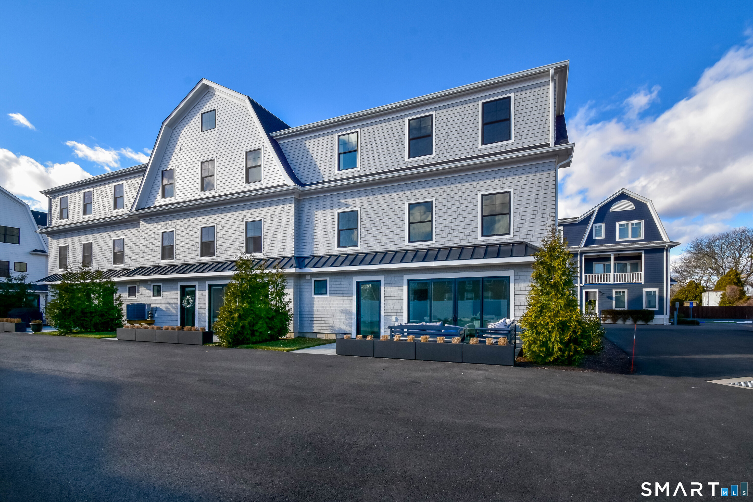 345 Reef Road, Unit B6 Fairfield, CT 06824 - Photo 40 of 40 a front view of a residential houses