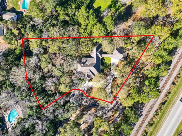 $625,000 | 5 West Briarwood Drive, Conroe, TX 77301