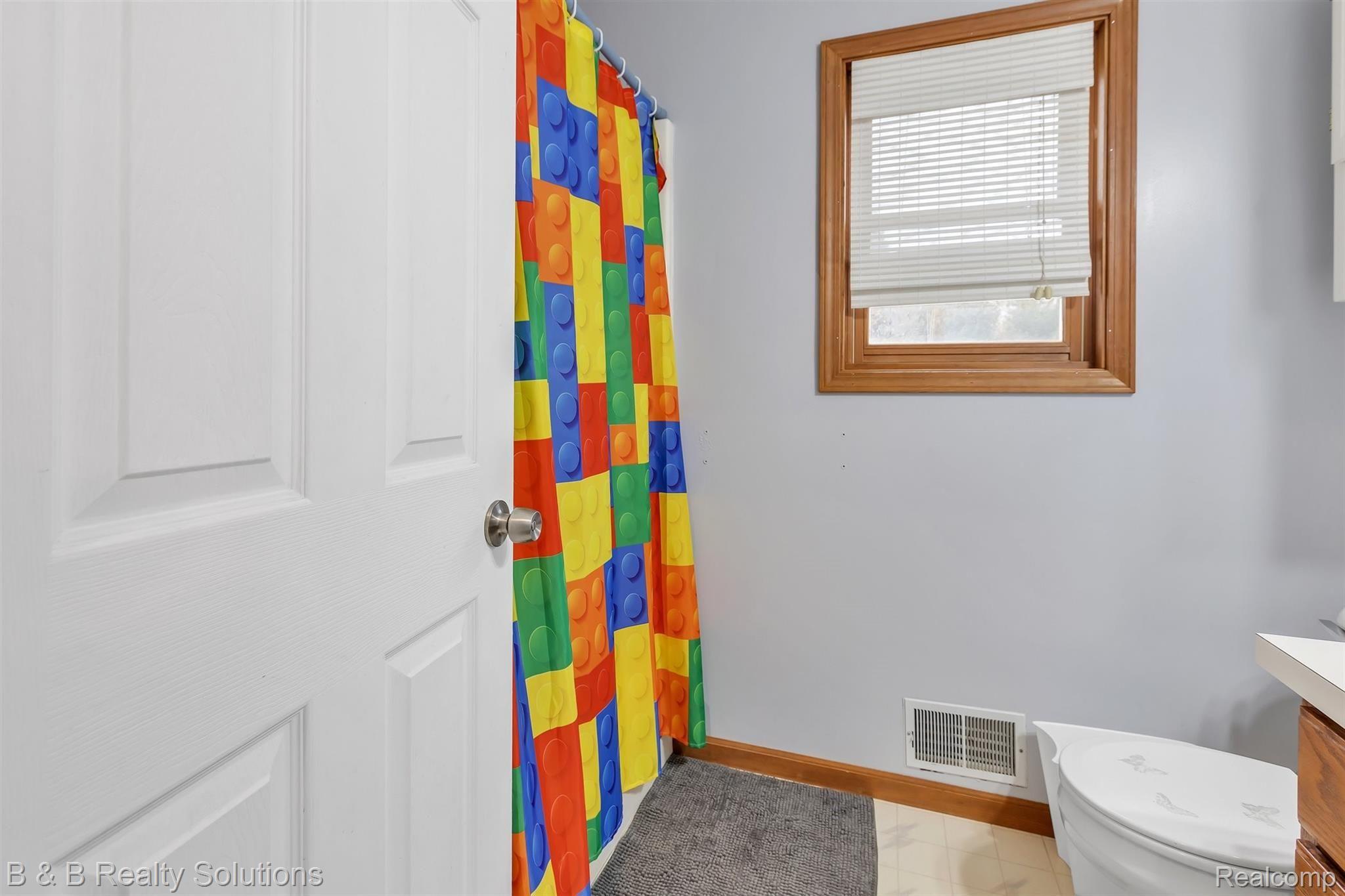 3902 Jefferson Road North Branch, MI 48461 - Photo 32 of 45 33-3902 Jefferson Rd-windowstill-re.jpg