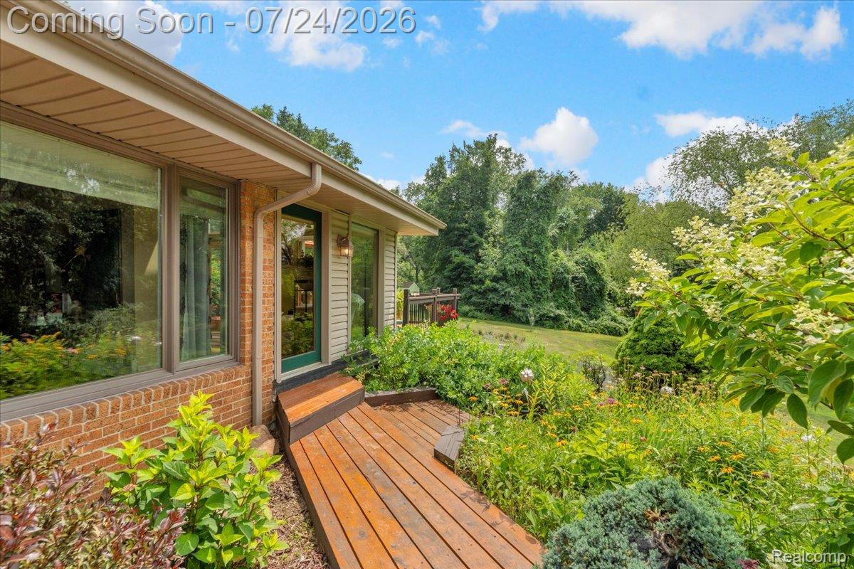 304 Oaklane Drive Rochester, MI 48306 - Photo 32 of 45 44-304 Oaklane Dr_43.jpg
