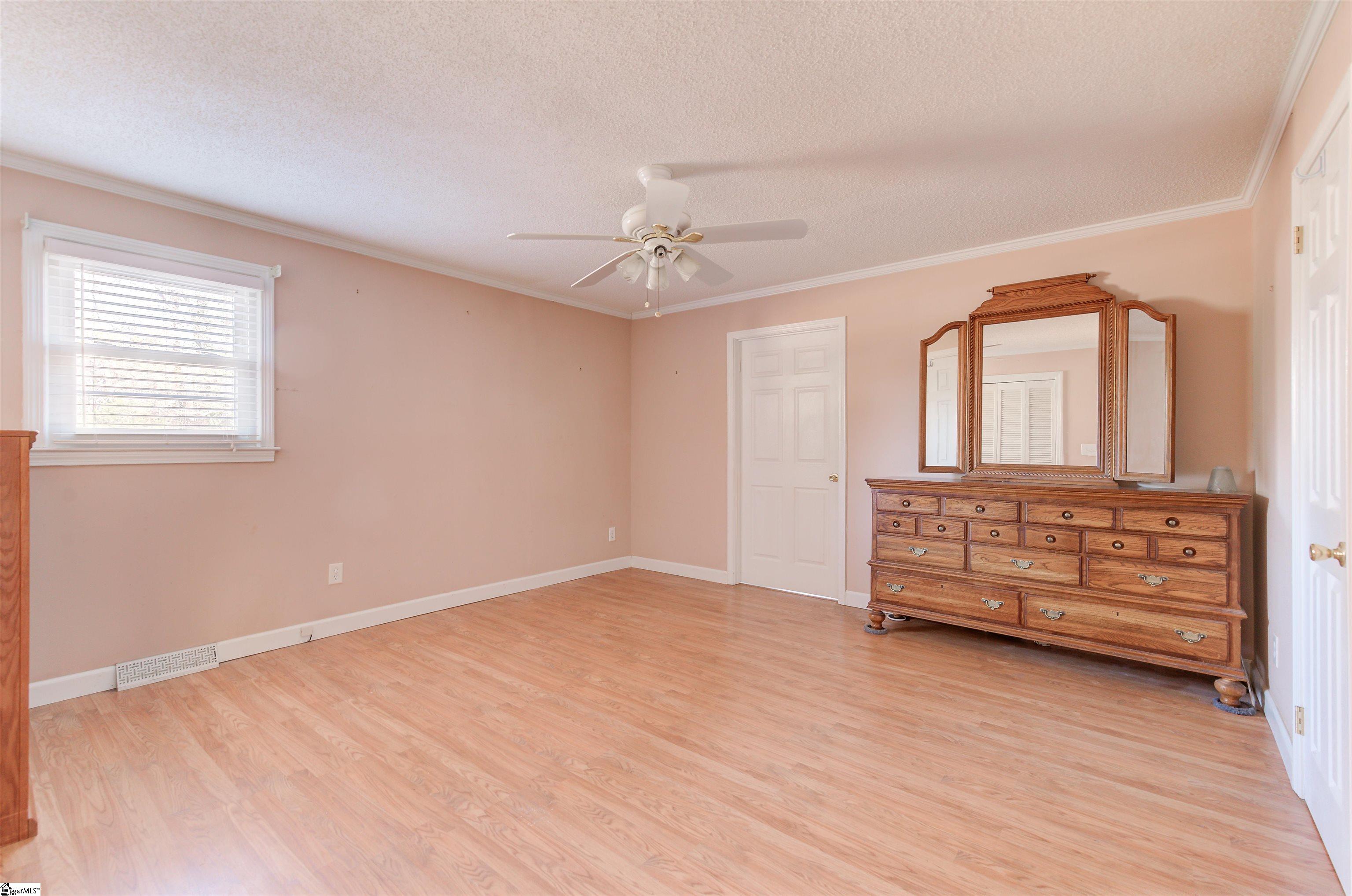 8 Arrowhead Road Greenville, SC 29609 - Photo 14 of 22 Also includes small dressing area not pictured