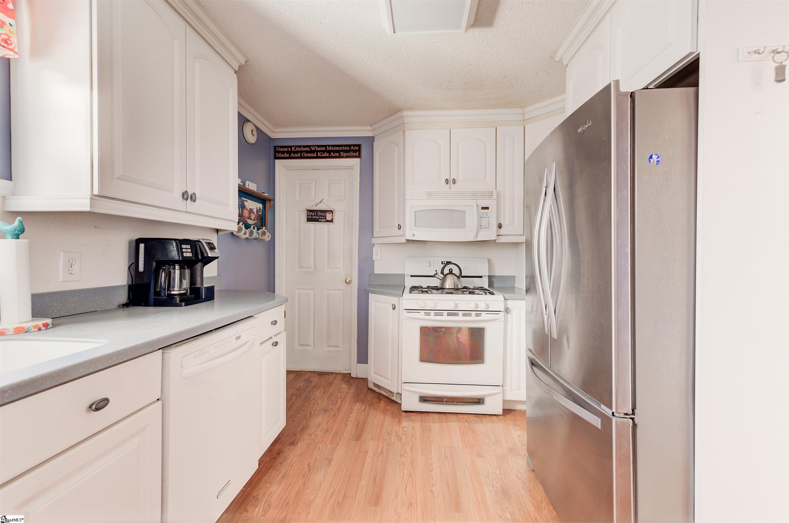8 Arrowhead Road Greenville, SC 29609 - Photo 6 of 22
