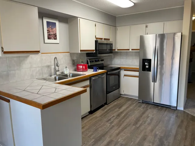 $244,900 | 12232 Oak Leaf Circle, Burnsville, MN 55337