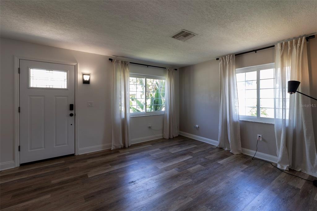 3018 19th Place Southwest Largo, FL 33774 - Photo 7 of 31