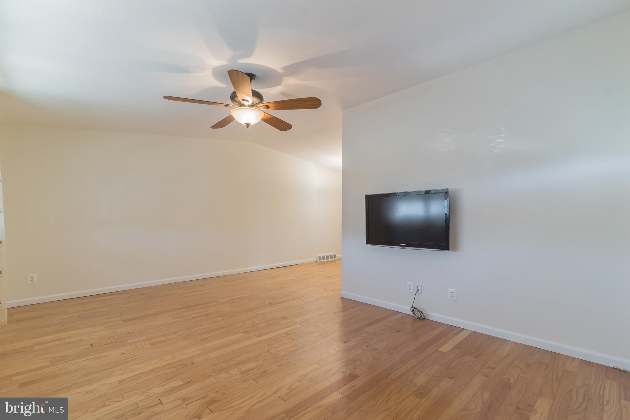 429 Densmore Road Philadelphia, PA 19116 - Photo 5 of 30 Gallery Image 5