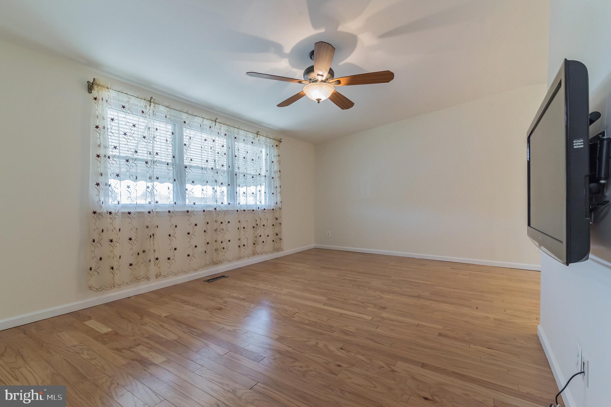 429 Densmore Road Philadelphia, PA 19116 - Photo 6 of 30 Gallery Image 6