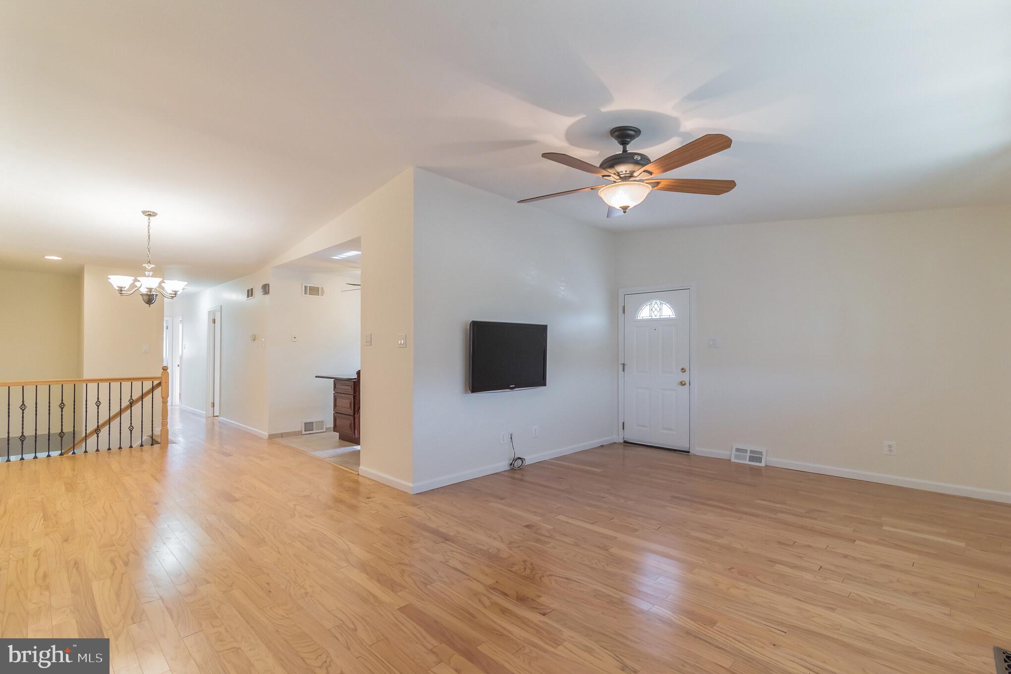 429 Densmore Road Philadelphia, PA 19116 - Photo 7 of 30 Gallery Image 7