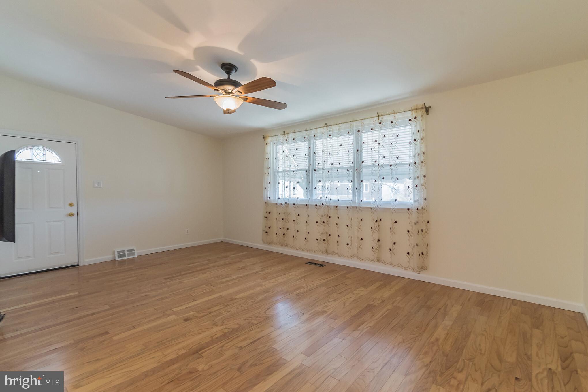 429 Densmore Road Philadelphia, PA 19116 - Photo 8 of 30 Gallery Image 8