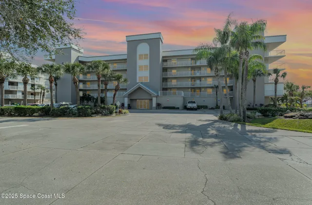 $3,200 | 601 Shorewood Drive, Unit 405, Cape Canaveral, FL 32920