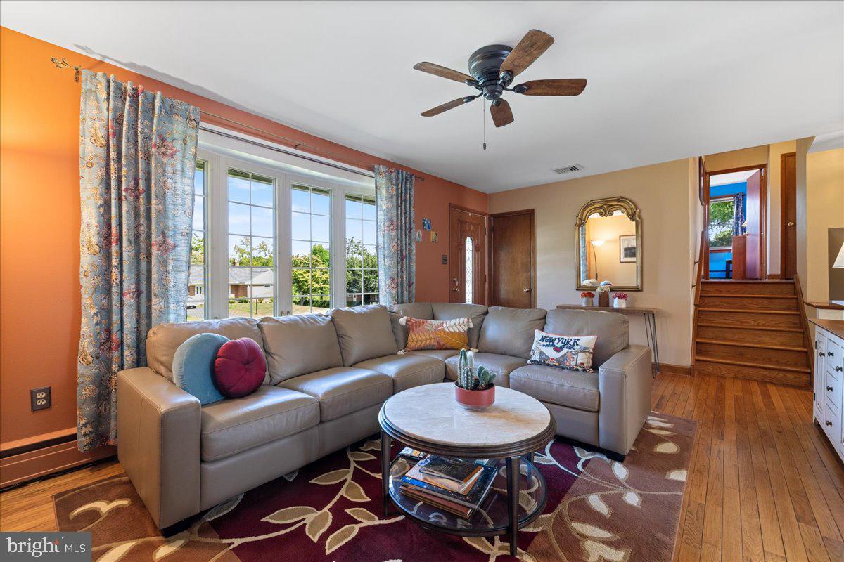 1627 Clearbrook Road Lansdale, PA 19446 - Photo 3 of 47 Beautiful hardwood !