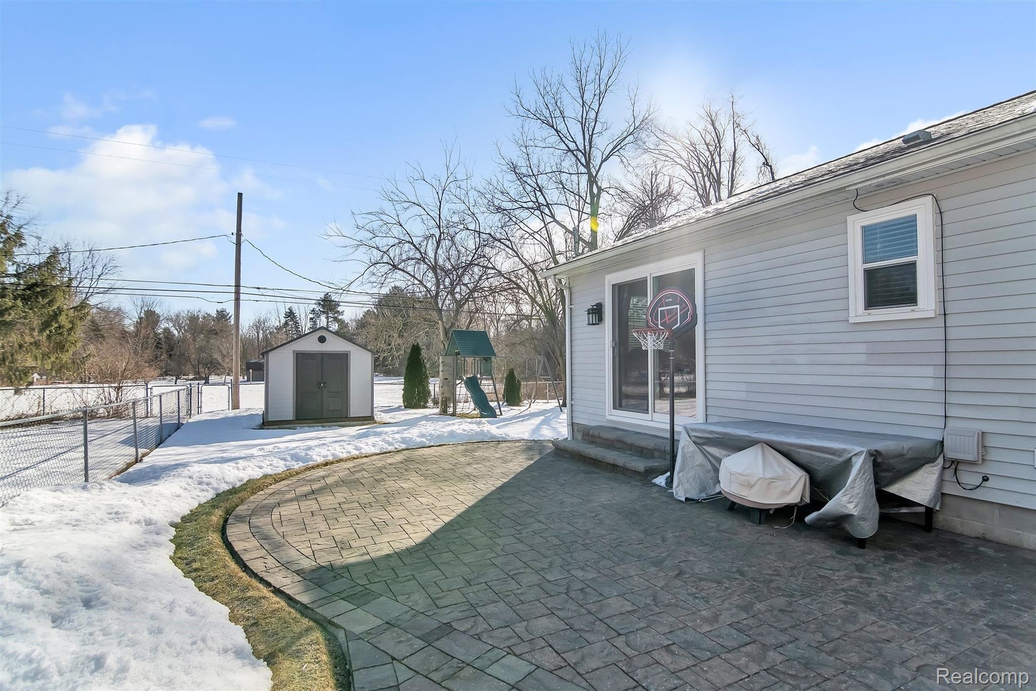 3677 Dearborn Avenue Rochester, MI 48309 - Photo 28 of 28 28-3677 Dearborn Ave-windowstill-real-estate-photography-28.jpg