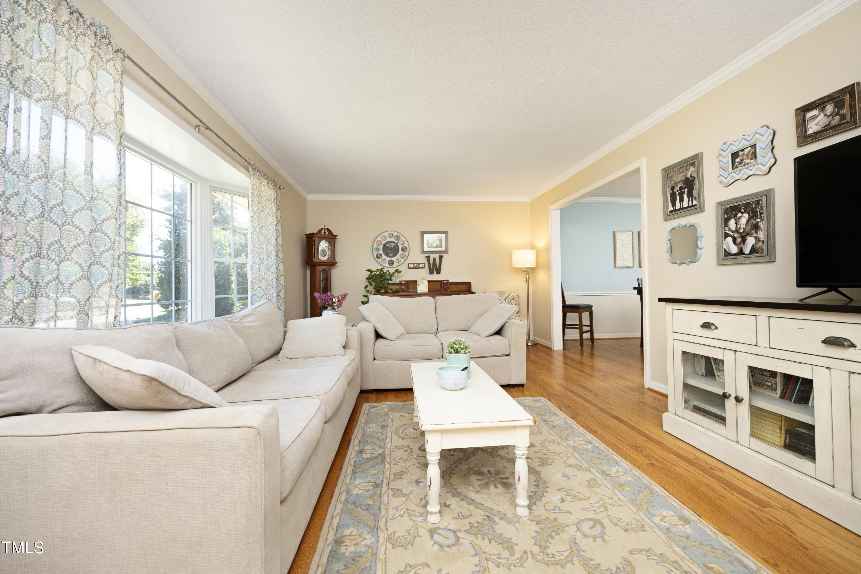 1028 Cedarhurst Drive Raleigh, NC 27609 - Photo 11 of 48 11Living