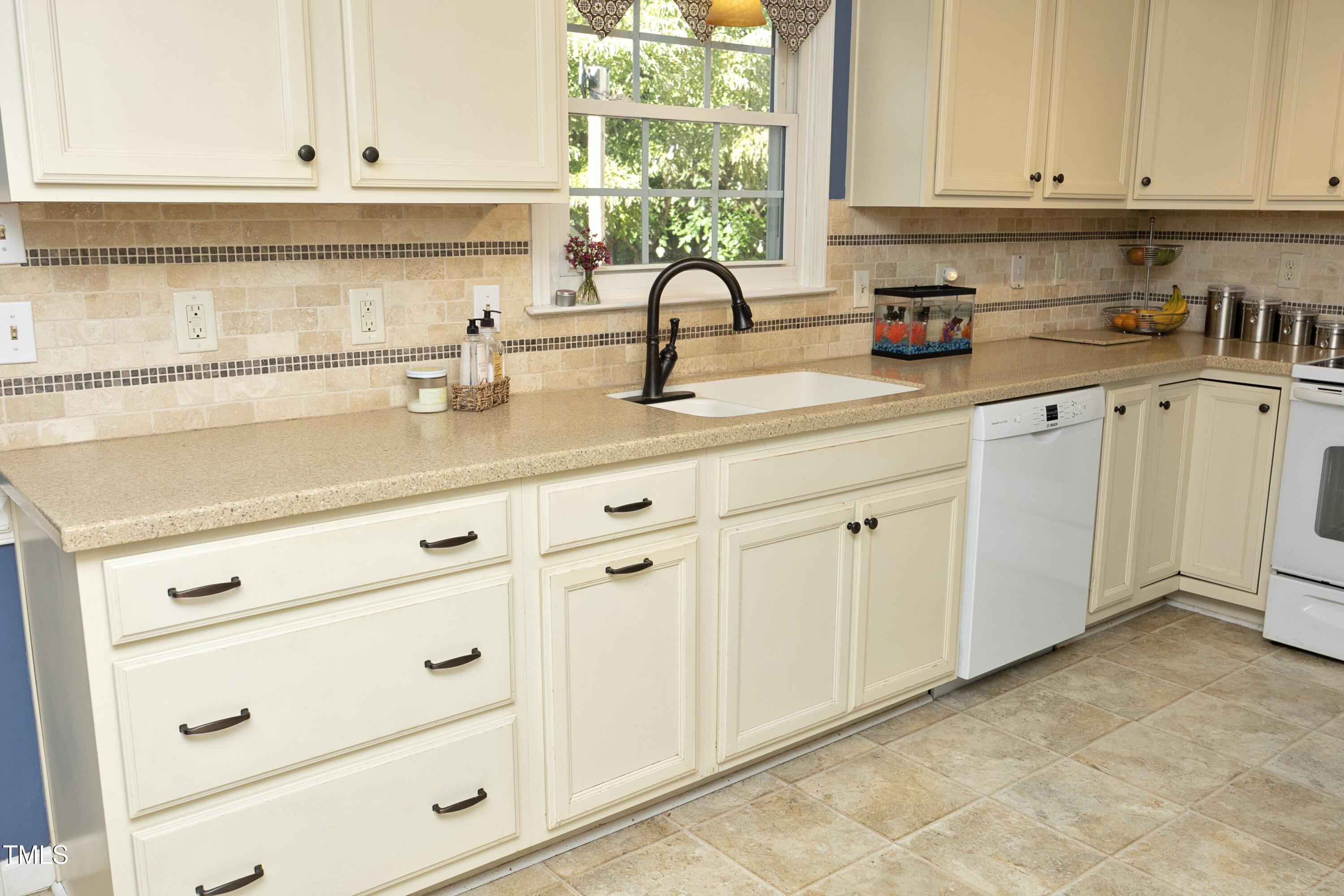 1028 Cedarhurst Drive Raleigh, NC 27609 - Photo 17 of 48 17Kitchen