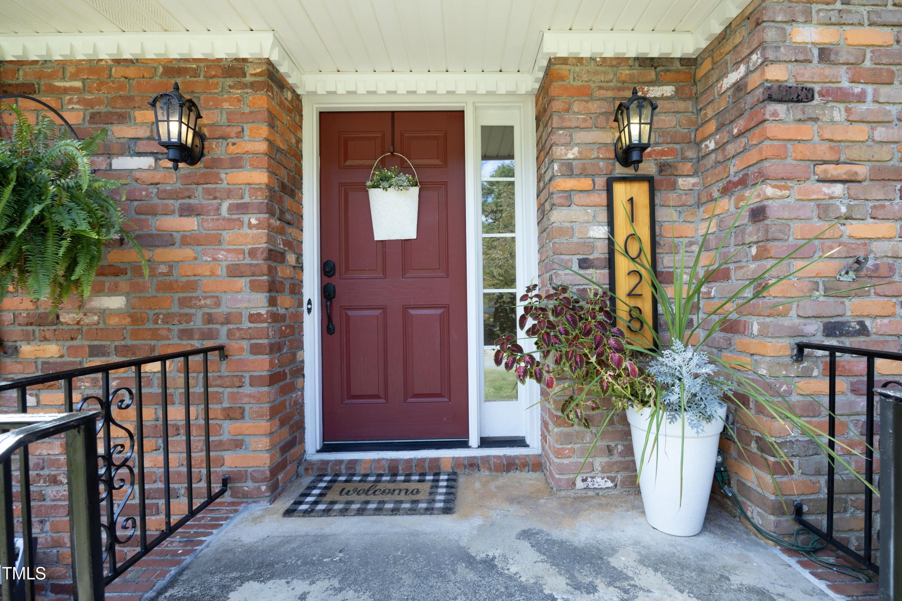 1028 Cedarhurst Drive Raleigh, NC 27609 - Photo 7 of 48 07FrontDoor