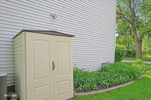 a house that is sitting in the grass
