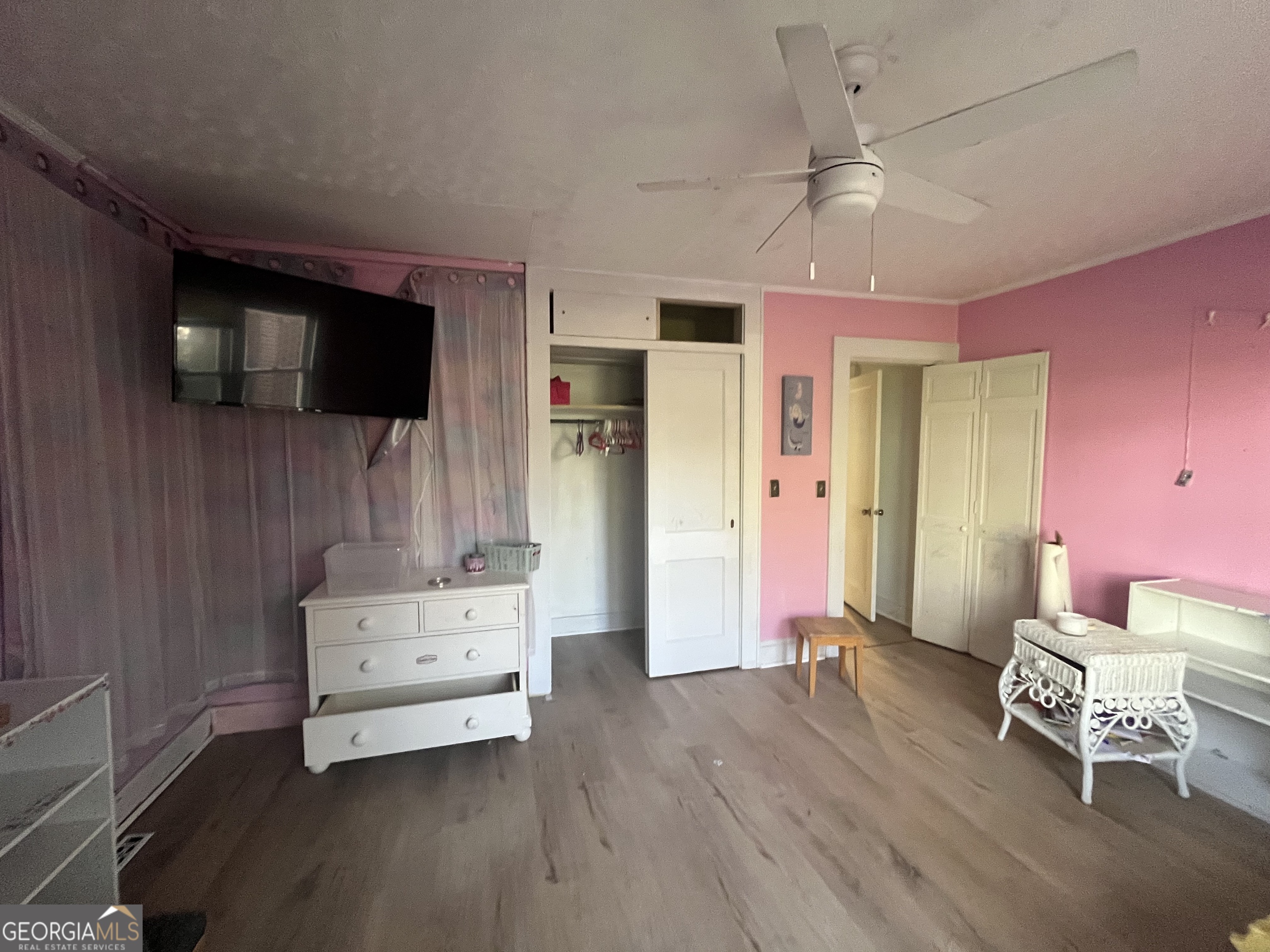 109 Schaefer Court Toccoa, GA 30577 - Photo 18 of 28 a living room with furniture and a flat screen tv
