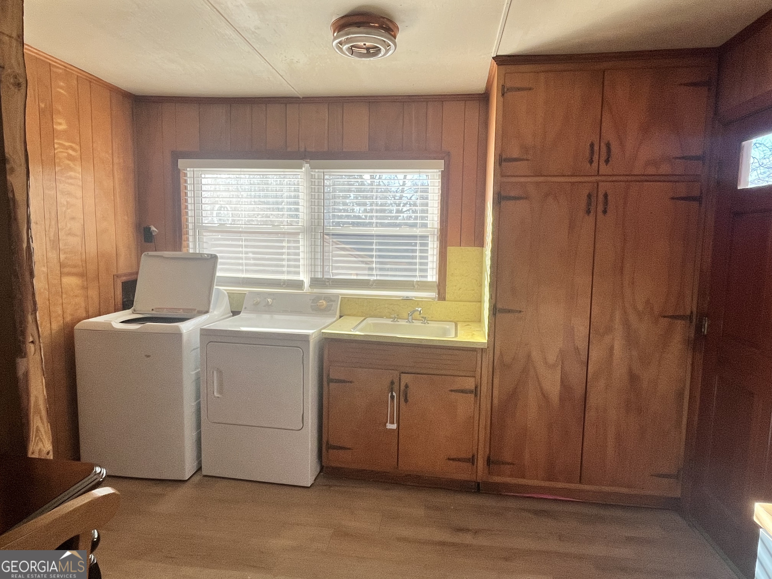 109 Schaefer Court Toccoa, GA 30577 - Photo 6 of 28 a room with a bed and a window