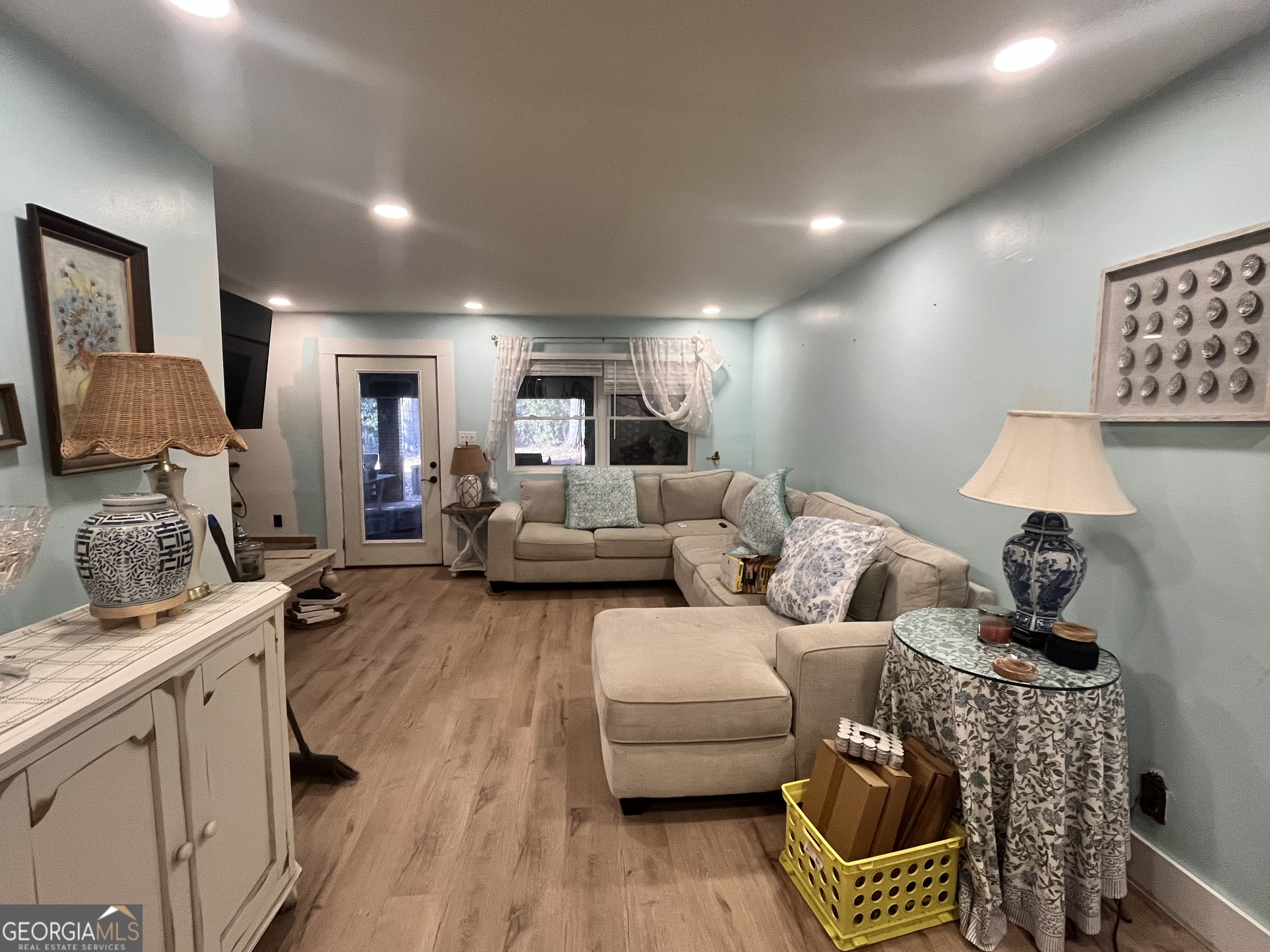 109 Schaefer Court Toccoa, GA 30577 - Photo 8 of 28 a living room with furniture a couch and a lamp