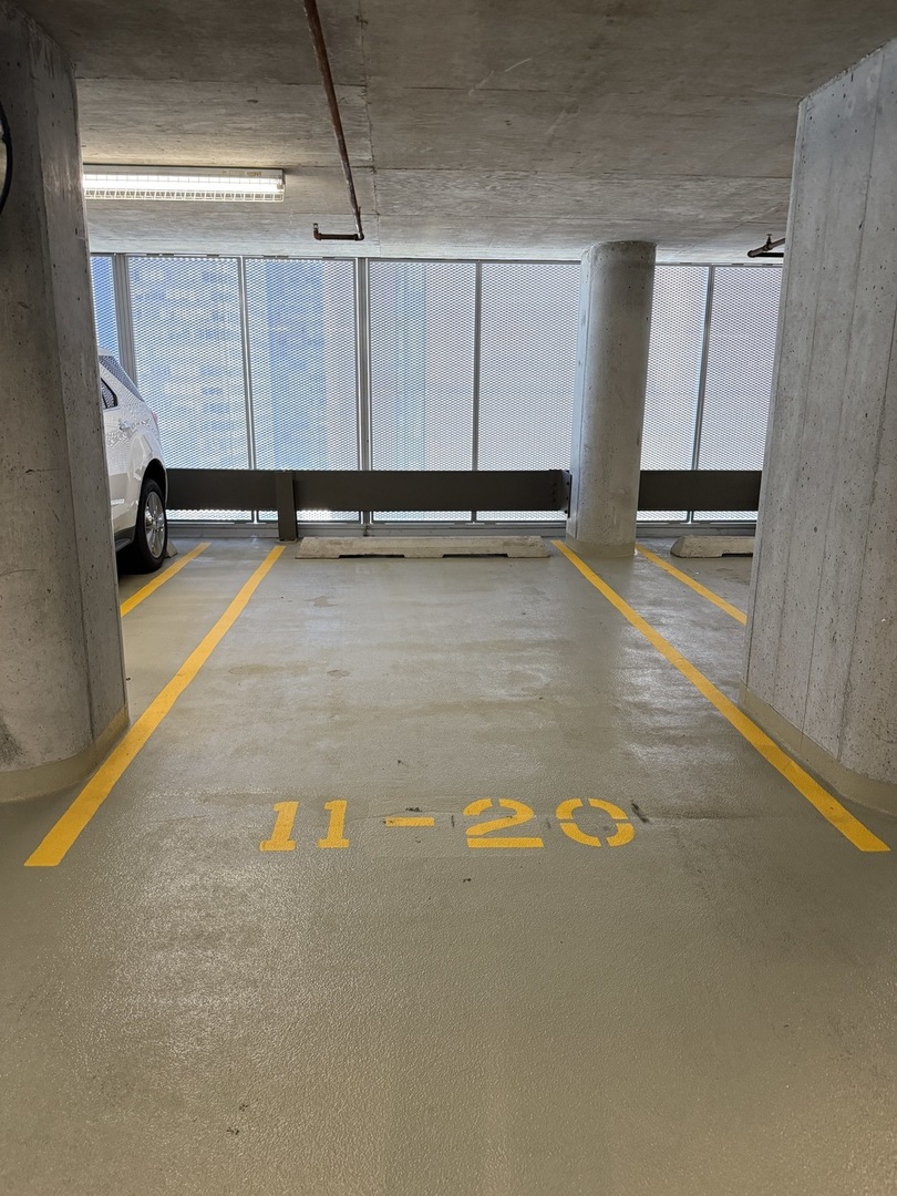 600 North Fairbanks Court, Unit P1120 Chicago, IL 60611 - Photo 2 of 2 a view of a room with gym equipment